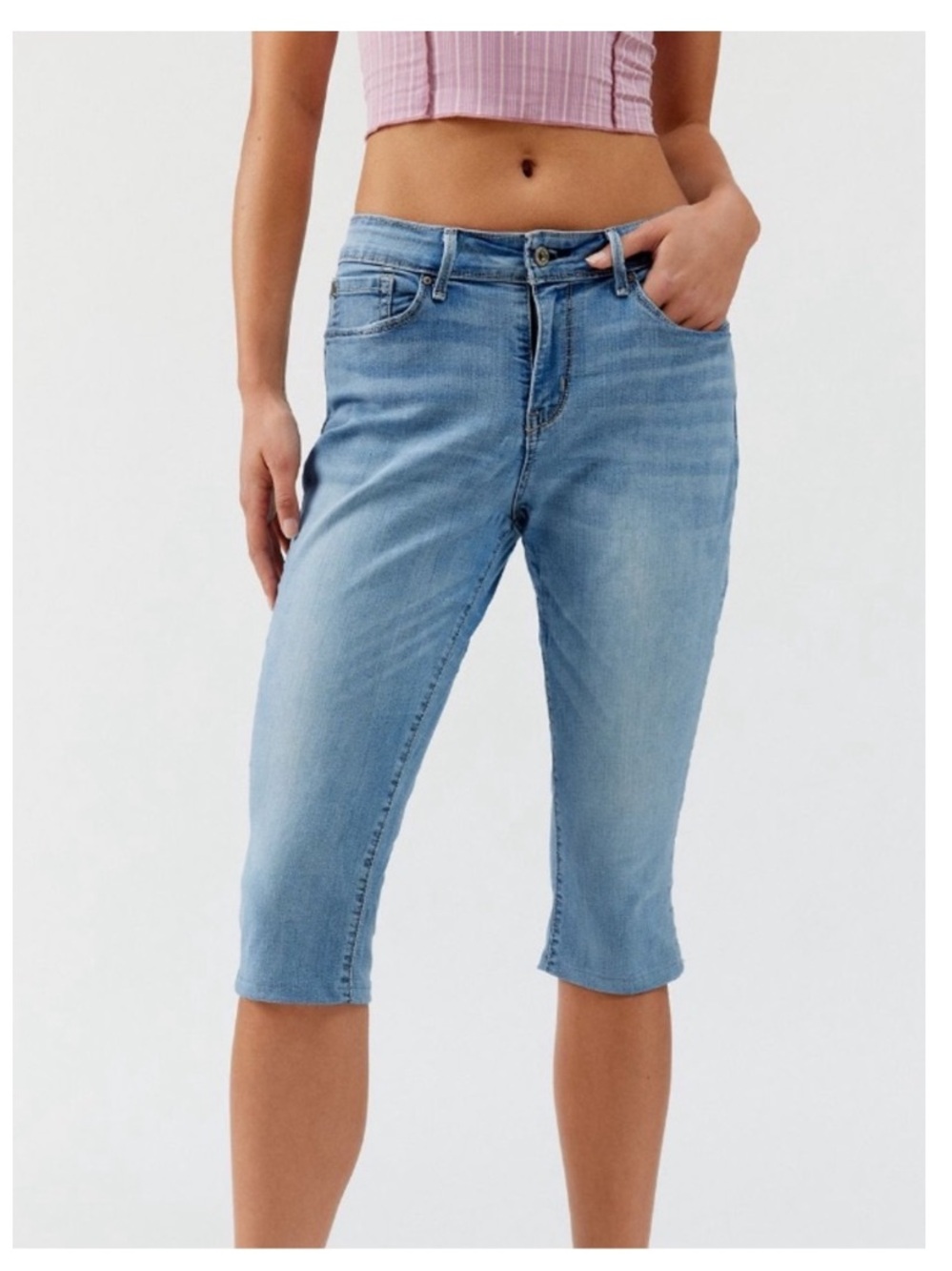 🟤NWT URBAN RENEWAL Gummy Denim Capri Pants in Vintage SMALL - Picture 2 of 4